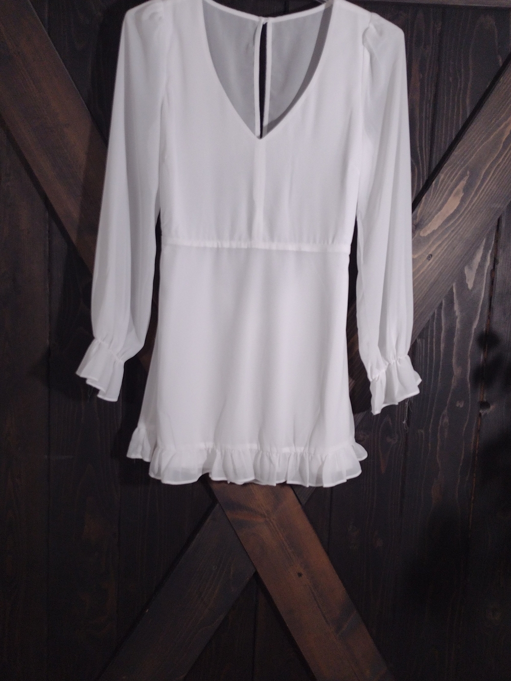 Lulu's White V-Neck Long Sleeve Ruffle Hem Dress Size Lg Open back